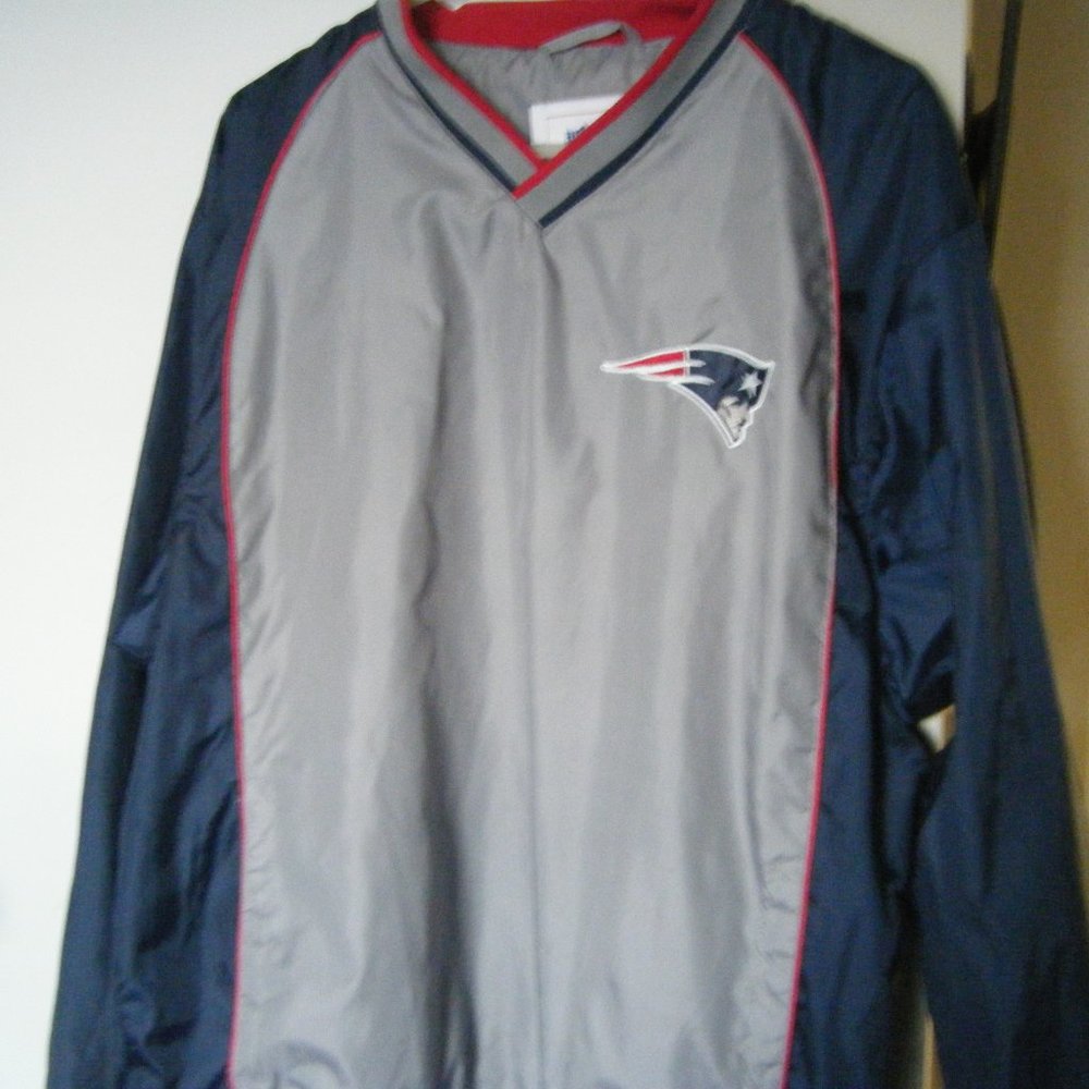 Men NFL New England Patriots V-Neck Jacket Large